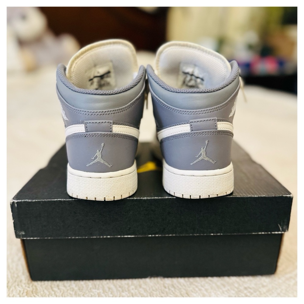 Retro Nike Air Jordan Sneakers 1 Mid BG Cool Grey 2017 Size 4.5 Youth / 6 Women - Picture 6 of 13